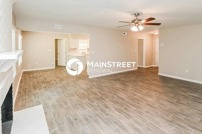 Building Photo - 4 Bedroom Pet-Friendly Home in Charlotte, ...