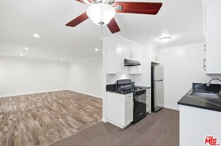 Building Photo - 1939 Selby Ave