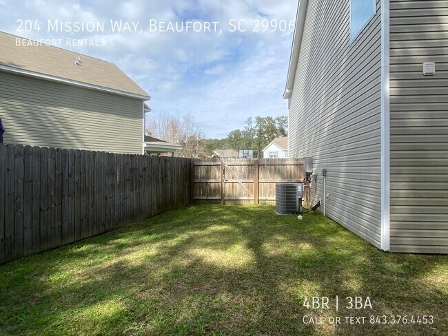 Building Photo - 204 Mission Way