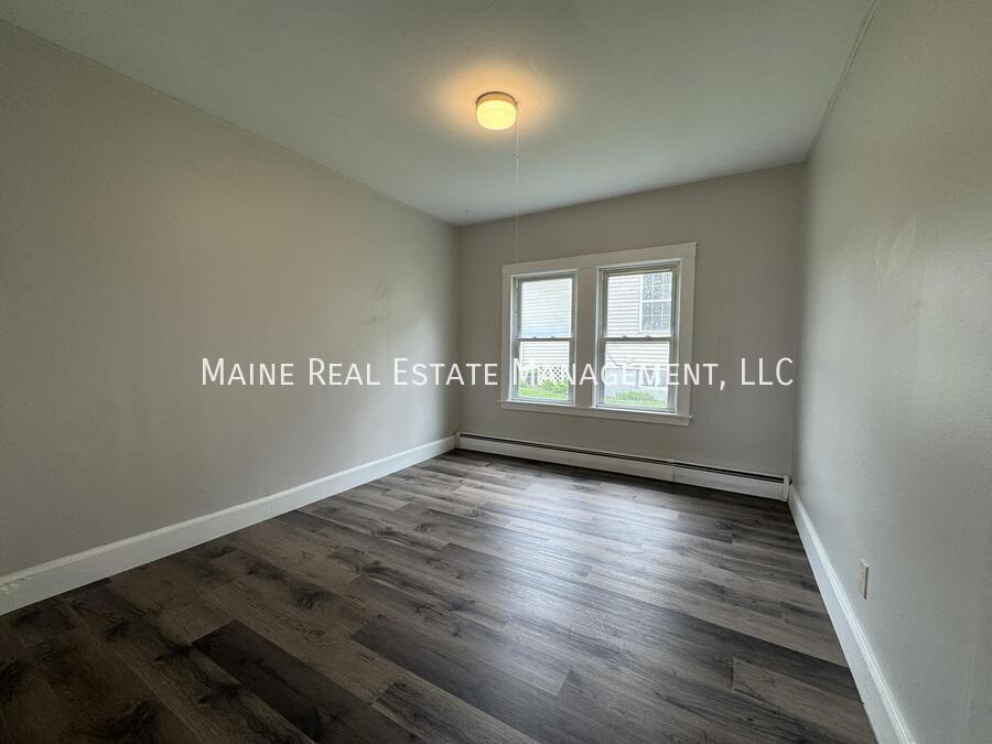Building Photo - 172 College Ave