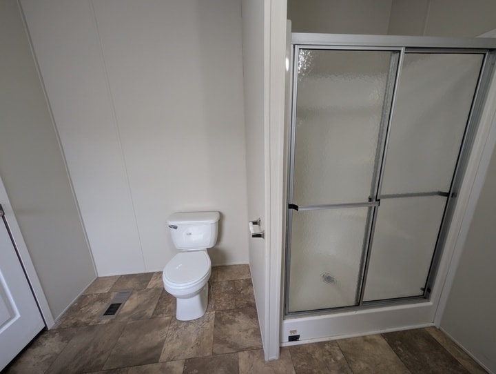 Building Photo - 15843 Charlemagne Ave W