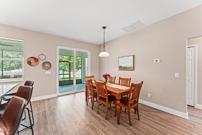 Building Photo - 3/2, fully fenced single family home in NW...
