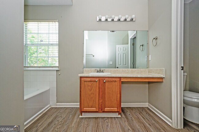 Building Photo - 987 Brisley Cir