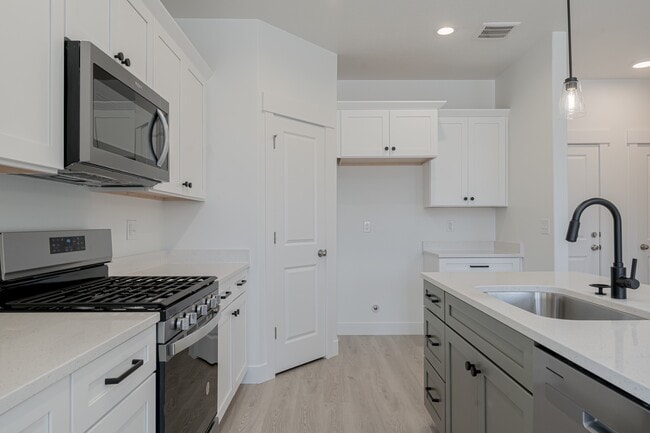 Building Photo - 732 Banner Dr