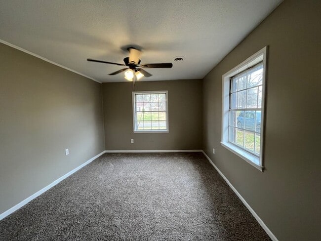 Building Photo - Renovated 4 Bedroom 2 Bath Home For Rent!