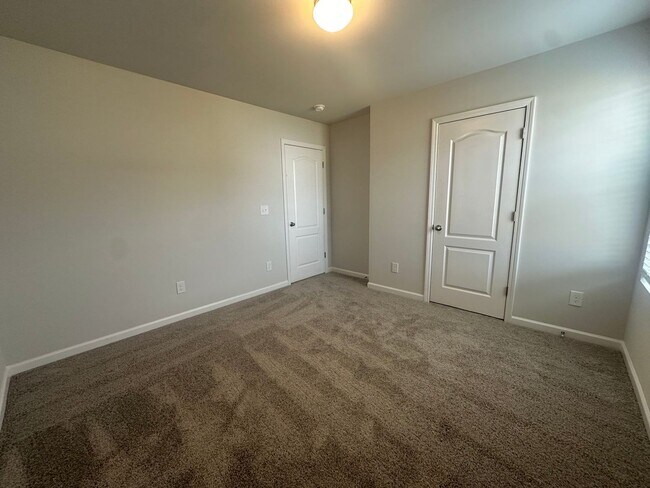 Building Photo - 191 Hornet Dr