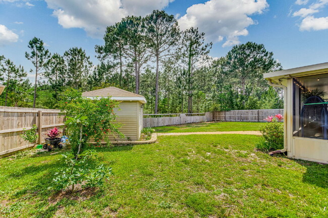 Building Photo - 5 Bed House convenient to Navarre and Hurl...