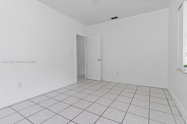 Building Photo - 2024 NE 174th St