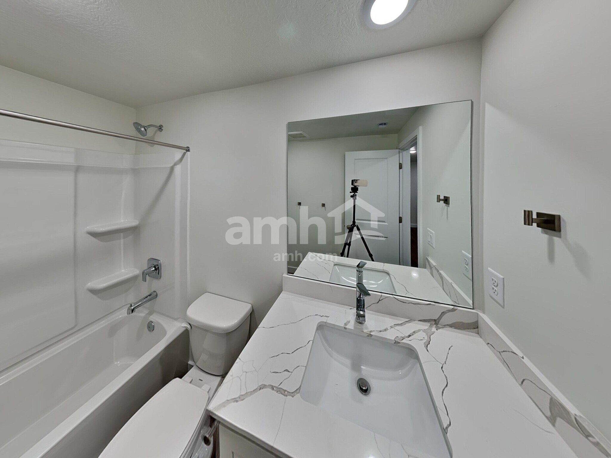 Building Photo - 8937 Wilroy Rd