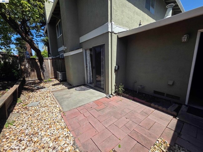 Building Photo - 7596 Silvertree Ln