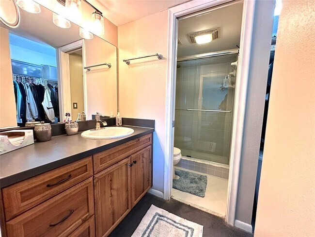Building Photo - 1350 River Reach Dr
