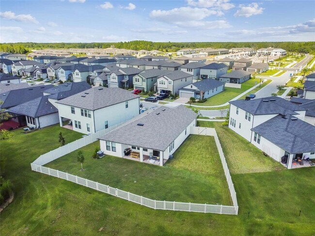 Building Photo - 9571 Little Bluestem Dr