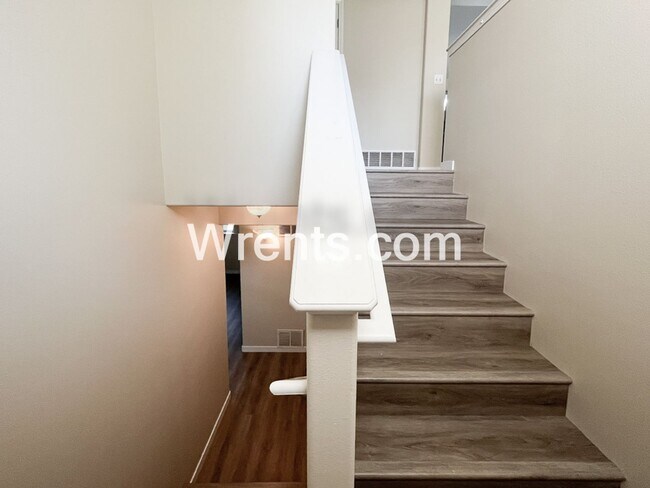 Building Photo - Beautiful 4 Bedroom, 3 Bathroom Home – 5 Mile