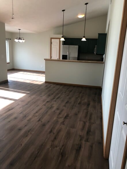 Building Photo - 4924 S Klein Ave