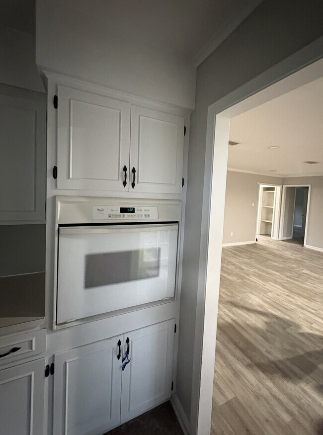 Building Photo - 11701 Southridge Dr