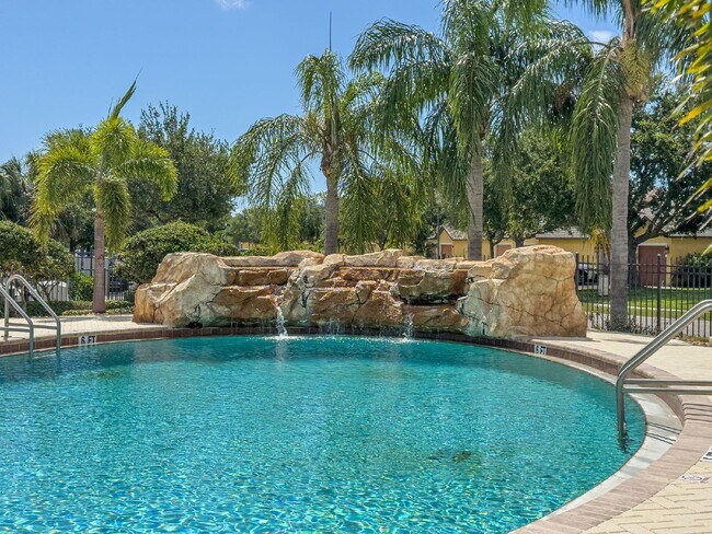 Building Photo - 3 bedroom, 2 bathroom townhome in Sonesta ...