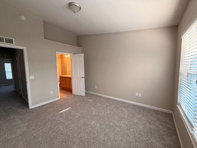 Building Photo - NEWLY UPGRADED 2BD/2.5 BATH TOWNHOME IN THE EXCLUSIVE WYNCHASE COMMUNITY!!