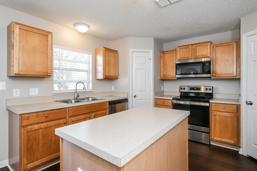 Building Photo - 3034 Elbib Dr