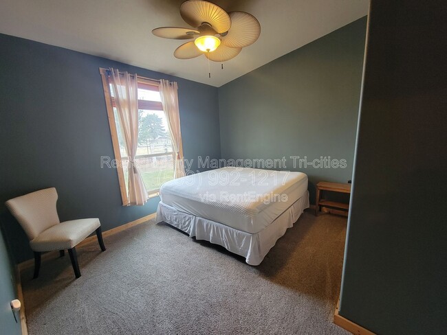 Building Photo - 52203 WA-225