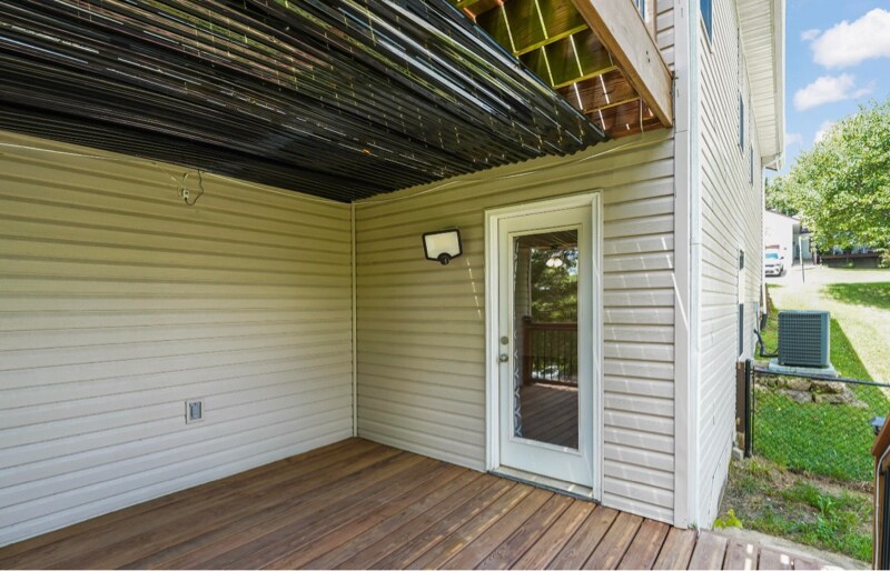 Building Photo - 330 Eagle Dr