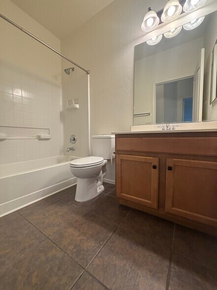 Building Photo - 5305 W Olivine Dr
