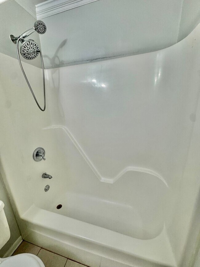 Building Photo - 2BR/1.5BA Townhouse in Shadowlawn!