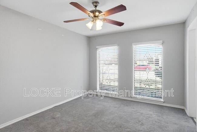 Building Photo - 2212 Valcourt Dr