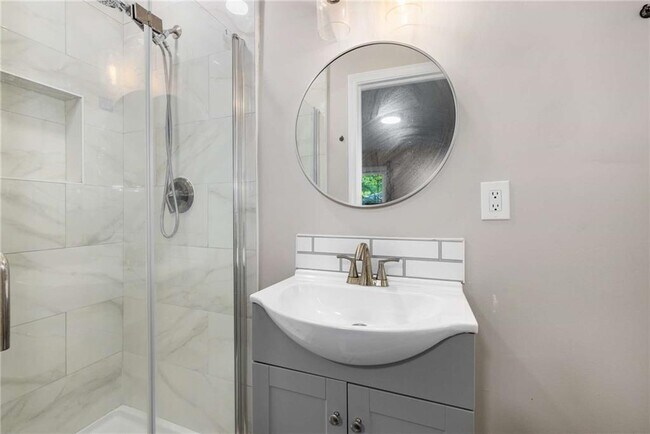 Building Photo - 4317 Brookside Dr