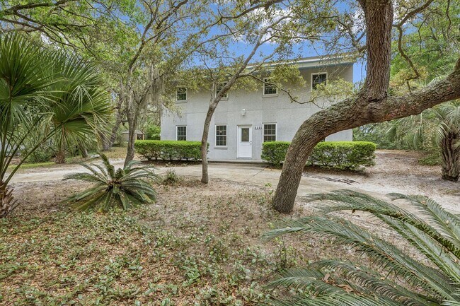 Building Photo - Newly Remodeled Beachside Home – Walk to the Ocean