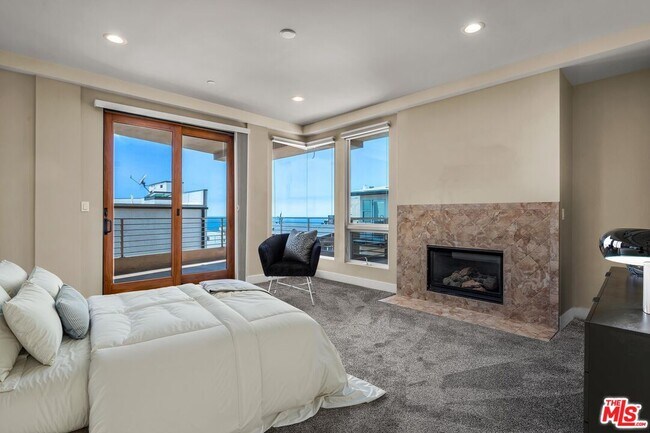 Building Photo - 308 Gull St