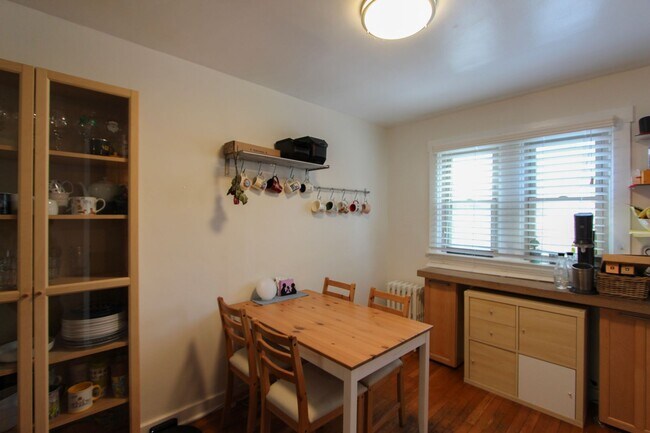 Building Photo - Cherniss Townhouses