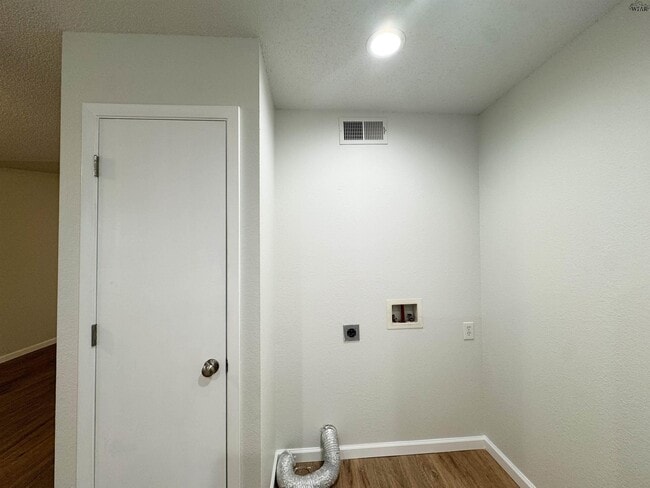 Building Photo - 4621 Johnson Rd