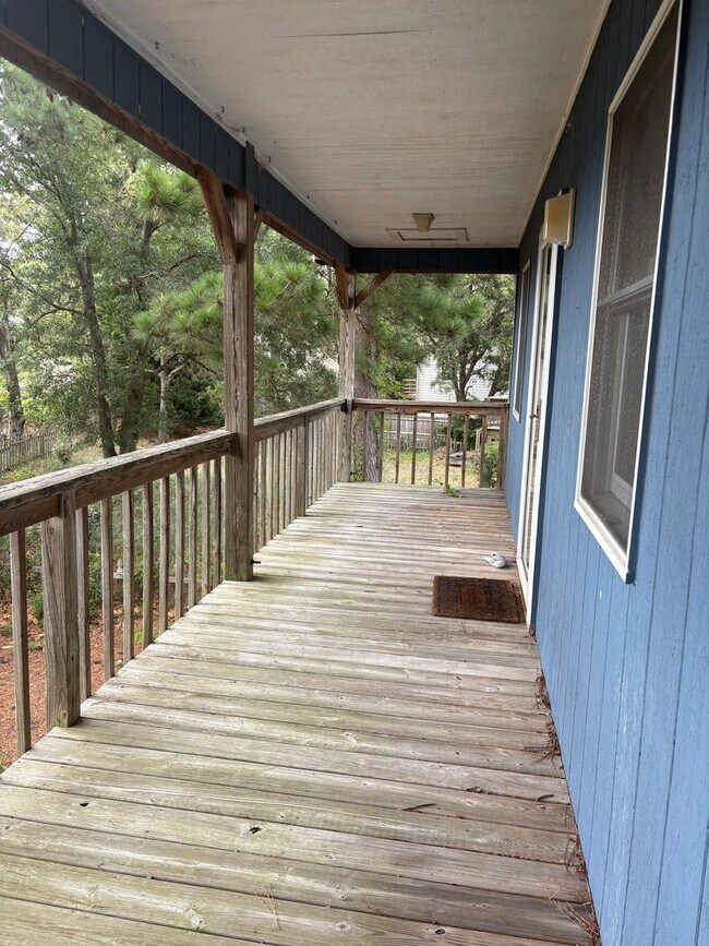 Building Photo - 3 Bedroom 2 Bath Home in Colington $2195/mo
