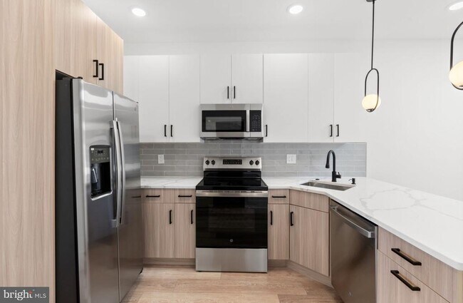 Building Photo - 5034 Florence Ave