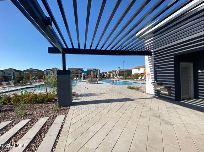 Building Photo - 1087 E Chapman Dr