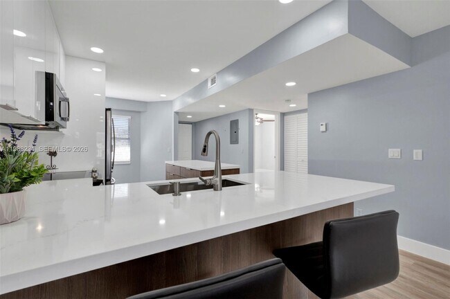 Building Photo - 1351 SW 125th Ave