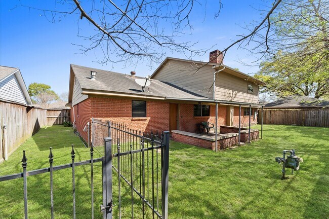 Building Photo - 1839 Bethlehem St