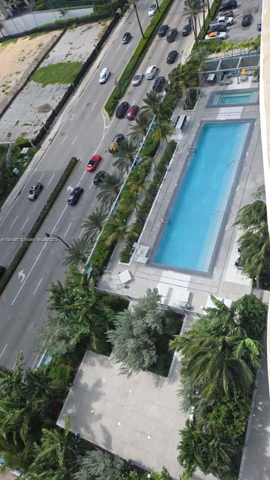 Building Photo - 17550 Collins Ave