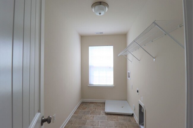 Building Photo - ~~ Beautiful home in Mackintosh on the Lake ~~