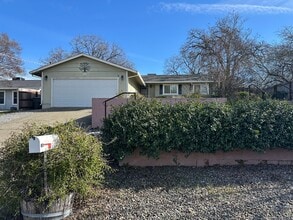 Building Photo - Charming Home with Open Floor Plan in West Redding