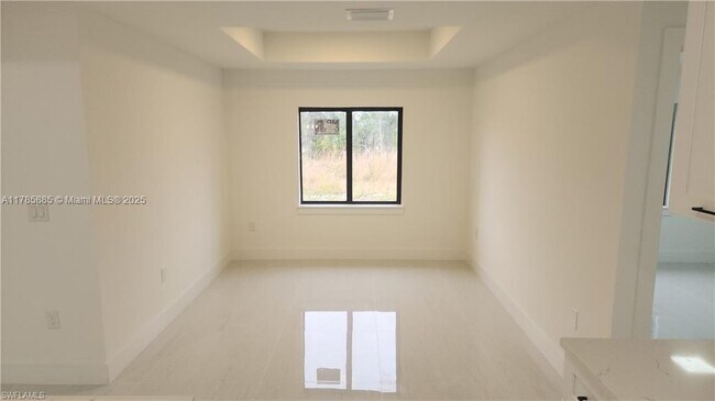 Building Photo - 915 Panda Dr