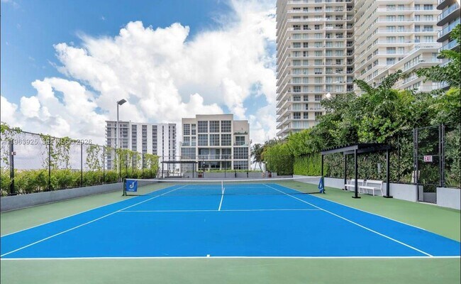 Building Photo - 121 NE 34th St