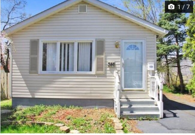 Building Photo - Rent ready!