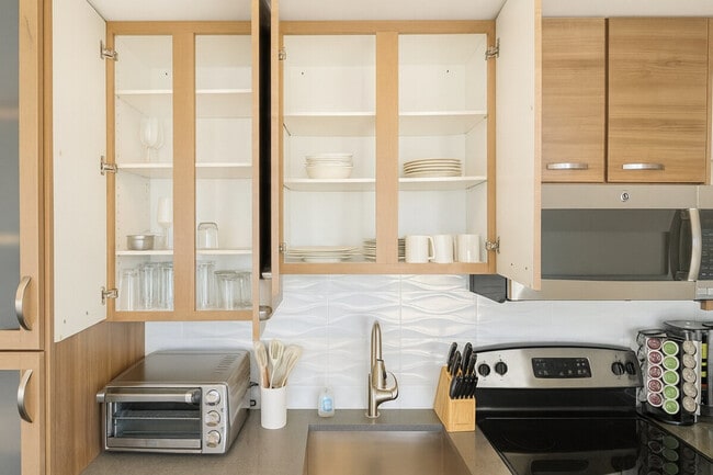 Building Photo - 1556 Spring Hill Rd