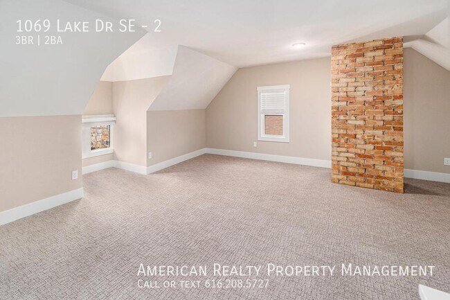 Building Photo - 1069 Lake Dr SE