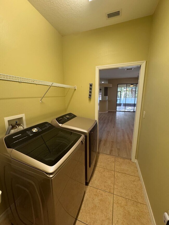 Building Photo - Luxury Living in SummerGlen – Updated 3-Be...