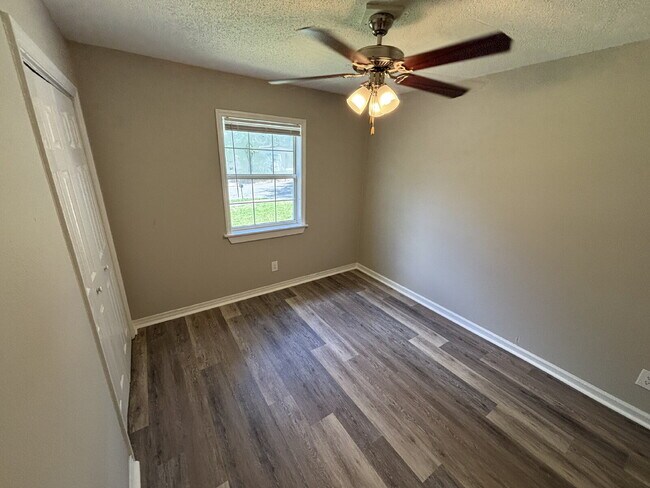 Building Photo - Stylish Renovated 3-Bedroom Gem in Prime Tallahassee – Near Downtown!
