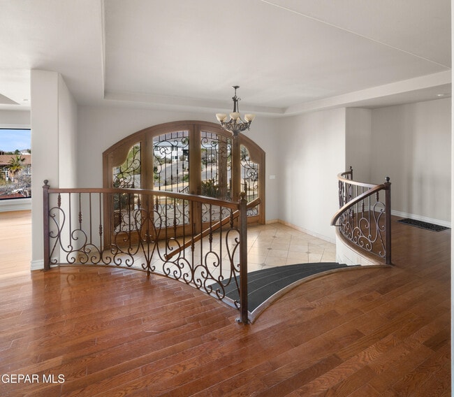 Building Photo - 6204 Pinehurst Dr