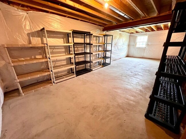 Building Photo - 3006 Farm View Dr