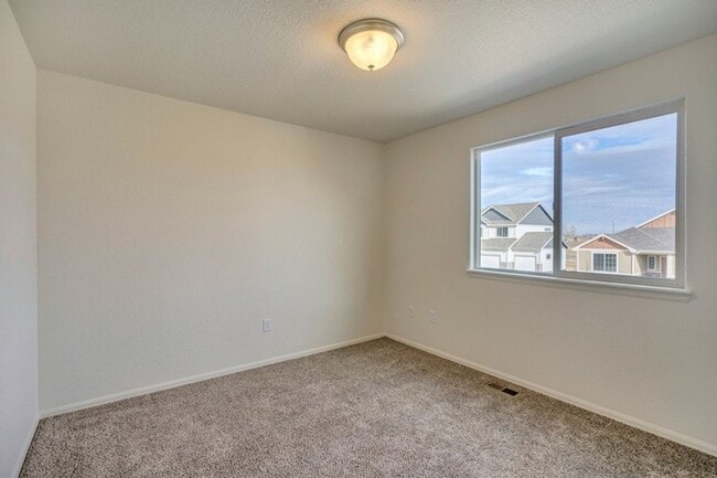 Building Photo - 935 Mount Shavano Ave